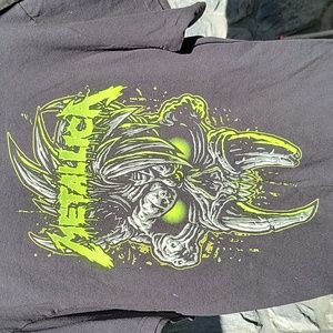 Metallica short sleeve tee size large.